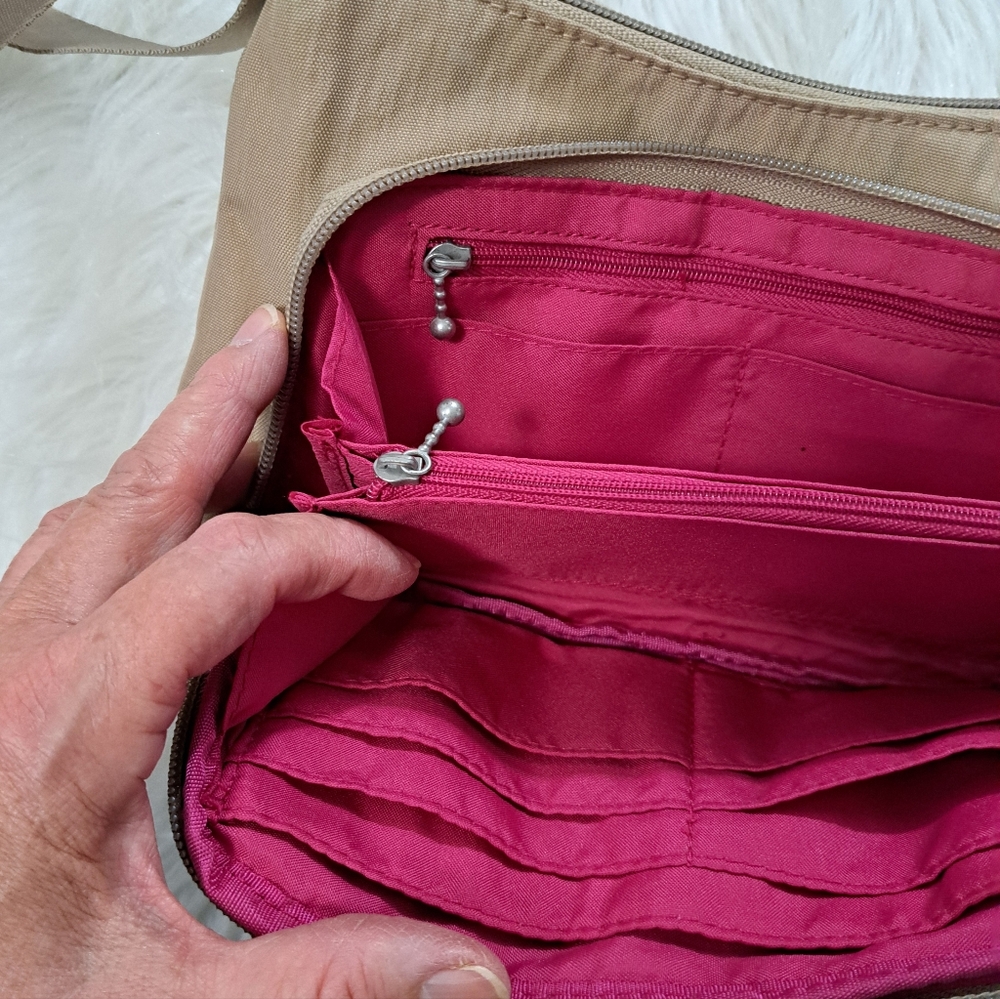 SALE. Sm Baggallini w/pink builtin wallet - Picture 12 of 15